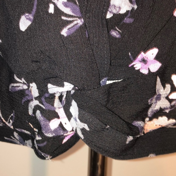 Express sleeveless floral blouse size small - Picture 3 of 11